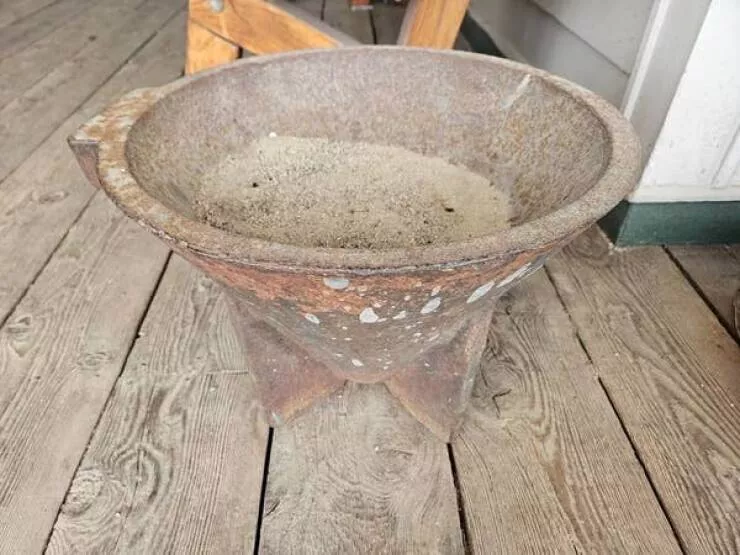 Mysteries solved by the wisdom of the web - #12 Huge Cone Ashtray or Something Else? Found in a Mining Town