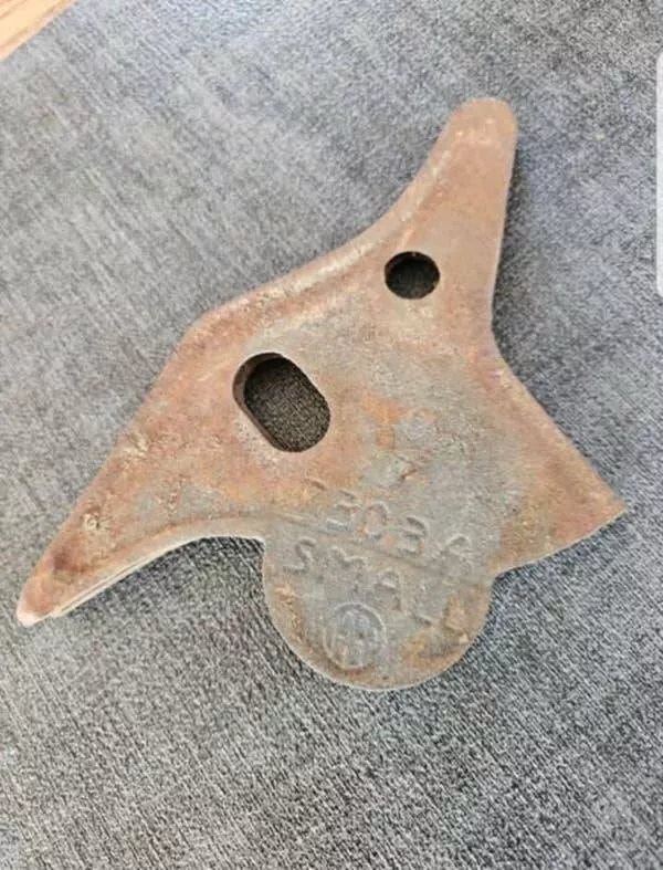 Mysteries solved by the wisdom of the web - #4 Pointy Garage Discovery — What Was This Used For?