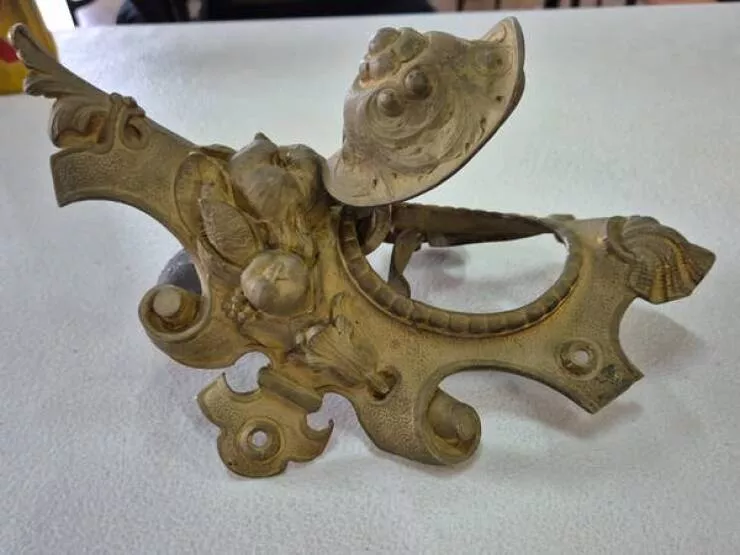Mysteries solved by the wisdom of the web - #8 Brass Contraption With a Flip Lid — Elegant and Puzzling