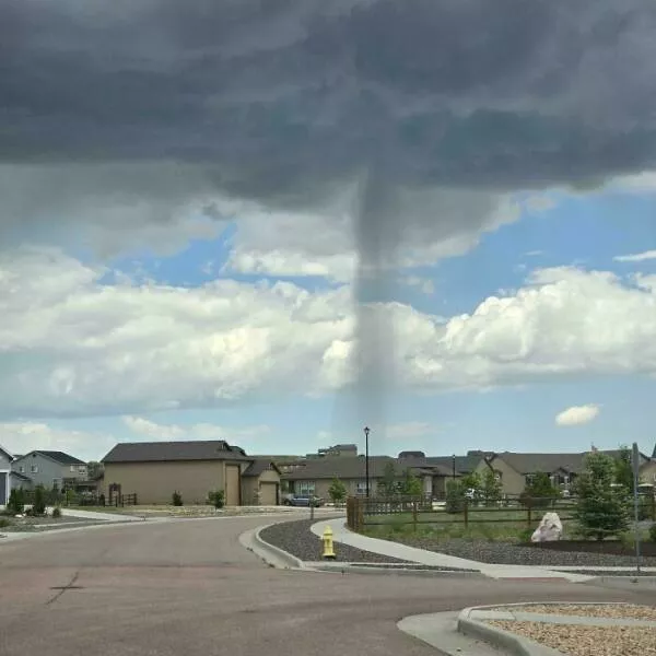 Photos so unreal youd think theyre edited - #12 Rain Cloud Decided to Hit Just One House