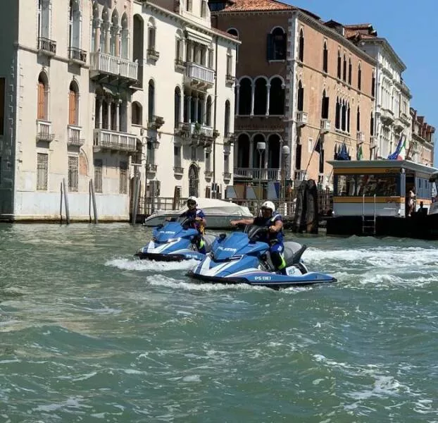 Photos so unreal youd think theyre edited - #16 Venice Police Patrol the Waters on Jet Skis