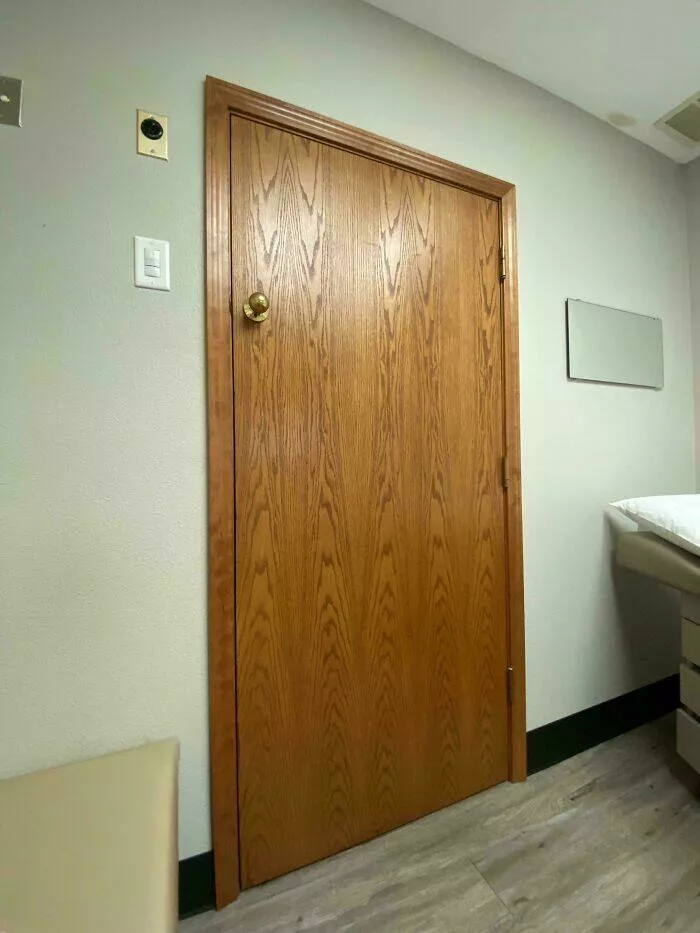 Photos so unreal youd think theyre edited - #21 Doctor’s Office Hack: High Door Knobs to Stop Little Escape Artists