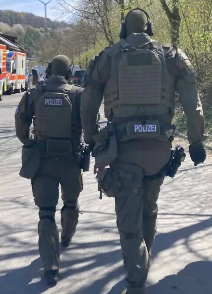 Photos so unreal youd think theyre edited - #33 Photo of a German Police Officer from a Whole New Angle