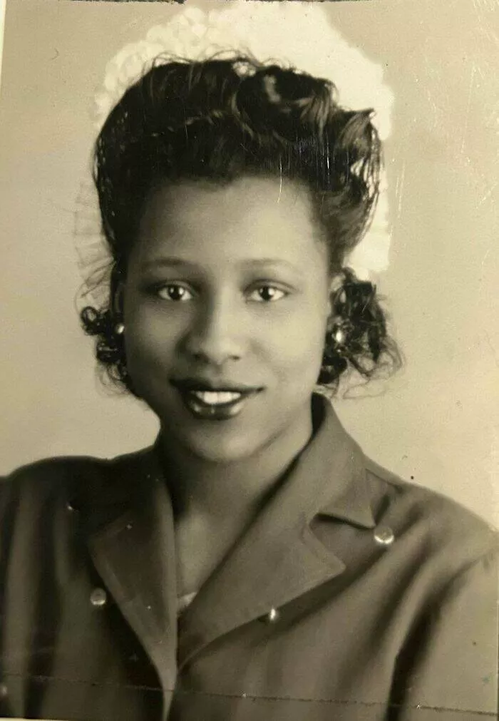 Photos du passe qui resonnent encore aujourdhui - #14 Un trésor retrouvé : une boîte pleine de photos familiales cachée chez ma grand-mère