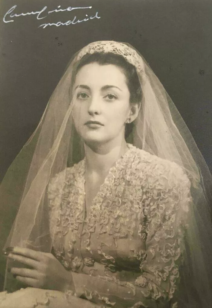 Photos du passe qui resonnent encore aujourdhui - #34 Ma grand-mère dans sa robe de mariée signée Balenciaga, 1947