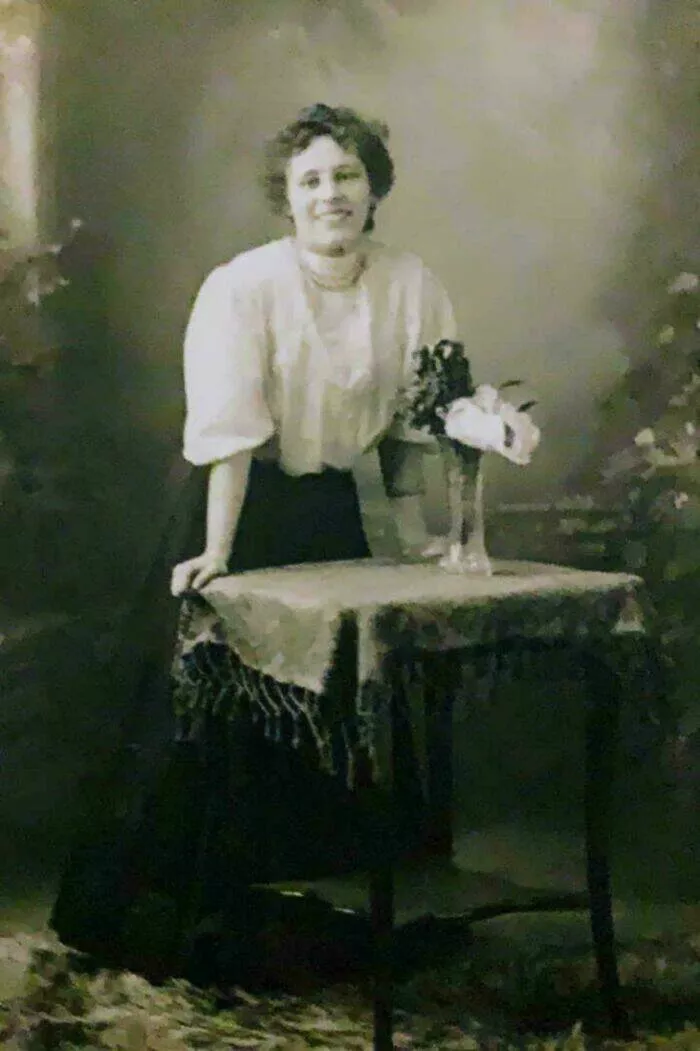 Echoes of history captured in timeless photos - #38 Taken In 1905, My Great-Grandmother Flashes A Rare Smile