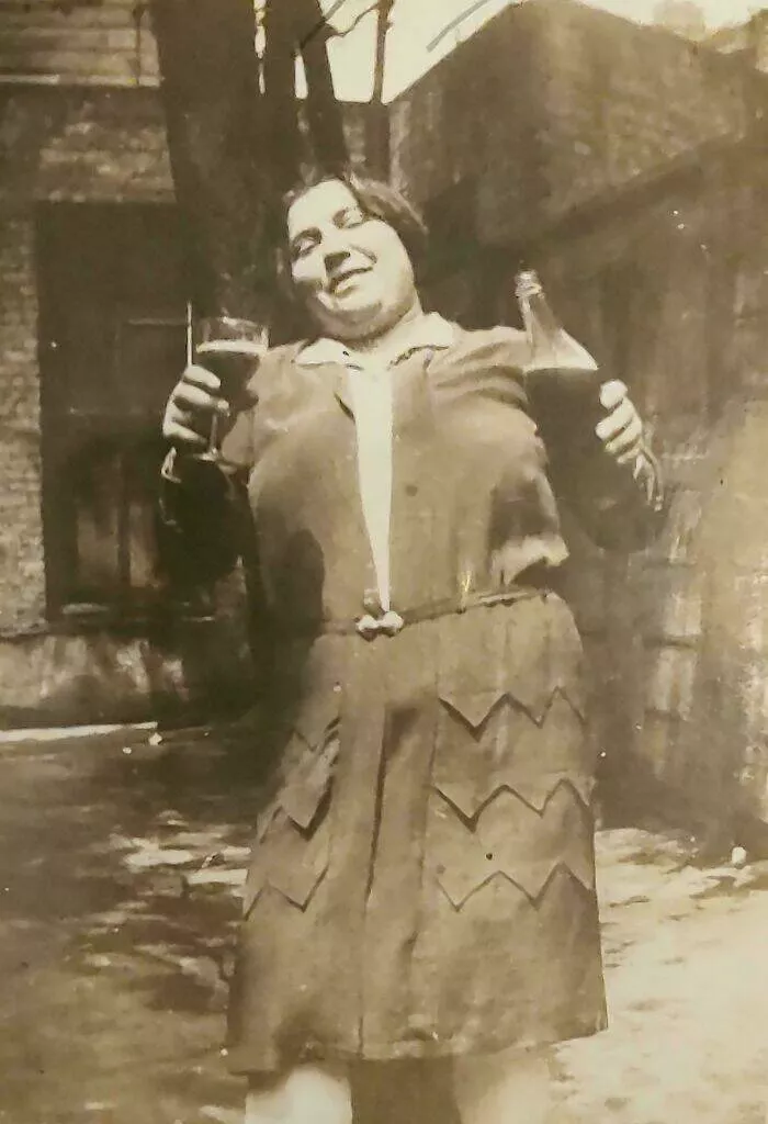 Photos du passe qui resonnent encore aujourdhui - #40 Portrait de 1927 de Scholastica (Stella), mon arrière-grand-mère
