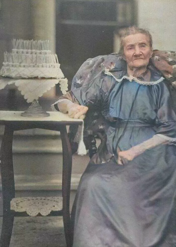 Photos du passe qui resonnent encore aujourdhui - #43 Mon arrière-arrière-arrière-arrière-grand-mère Margaret Forret fêtant ses 100 ans, août 1922