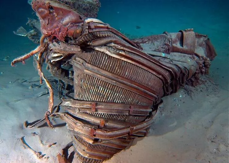 Les mysteres etranges reveles par locean - #13 Moteurs de la mission Apollo 11 repêchés du fond de l’océan par l’équipe de Bezos