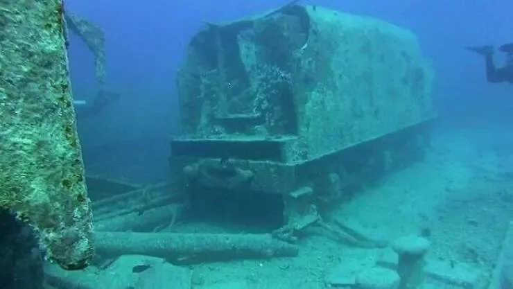 Les mysteres etranges reveles par locean - #22 Cimetière de locomotives oublié dans le New Jersey