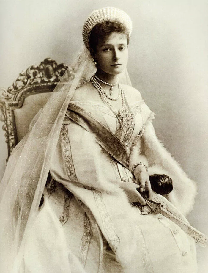 Personnages historiques etonnamment seduisants selon les standards daujourdhui - #11 Alexandra Feodorovna : L’impératrice tragique de Russie