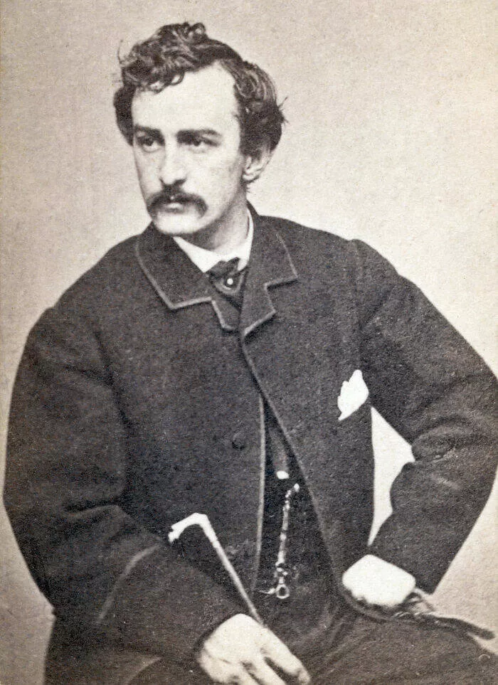 Personnages historiques etonnamment seduisants selon les standards daujourdhui - #19 John Wilkes Booth : L’homme qui a bouleversé l’histoire US