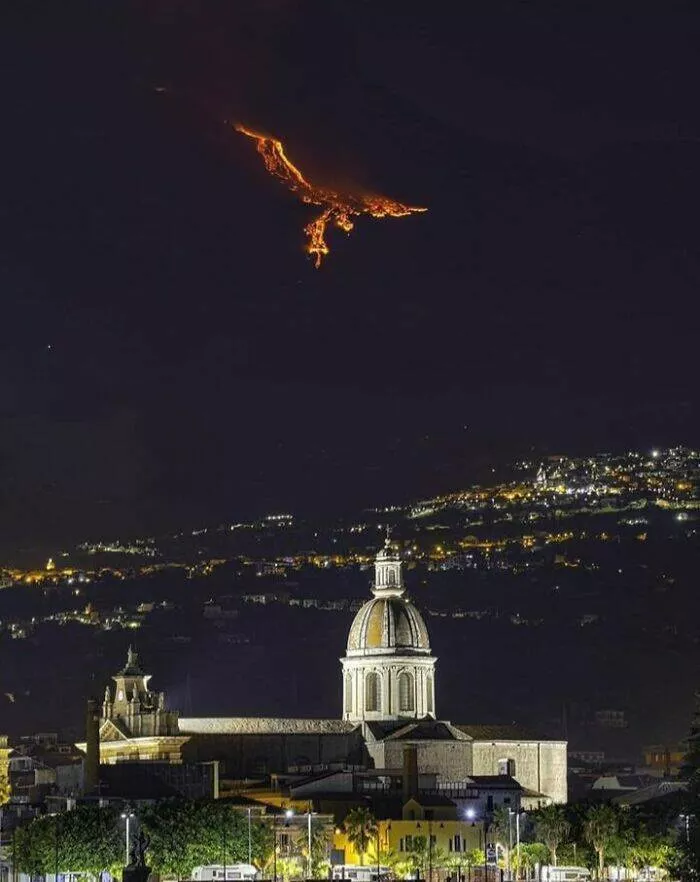 These 75 stunning photos are totally real no edits - #32 Etna Volcano Eruption Forms Phoenix Shape In Sky