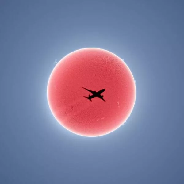 These 75 stunning photos are totally real no edits - #7 Plane Silhouette Captured Against Sun — Found The Pilot Of That Flight