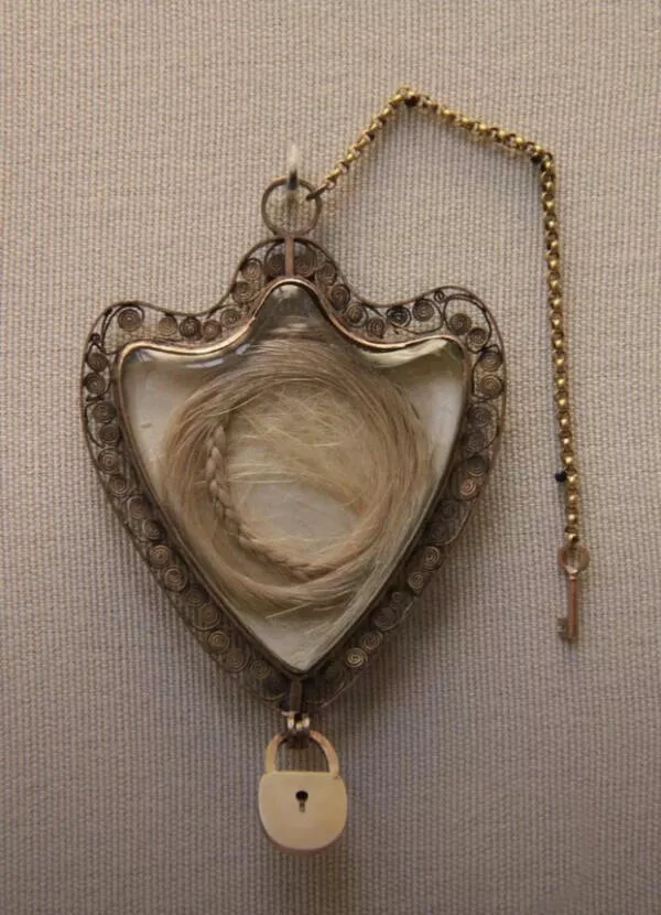 Awesome pics that get better the longer you look - #18 Hair Of Marie Antoinette Preserved In Golden Locket