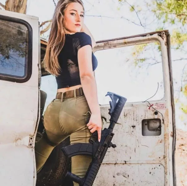 Guns girls a striking and bold pairing - #16 
