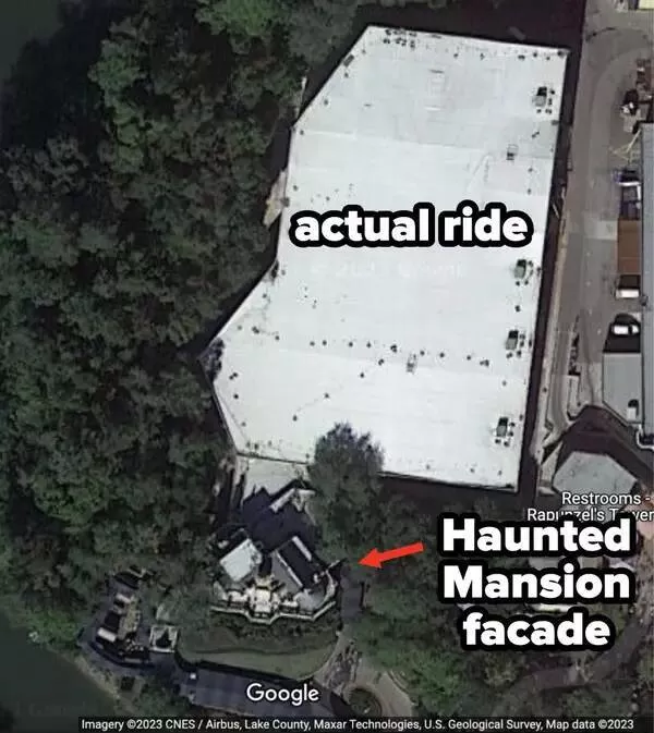 Astonishing wonders truly unbelievable and captivating shots - #23 Disney World’s Hidden Ride Design: Haunted Mansion Concealed