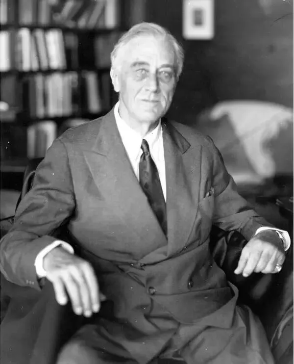 Astonishing wonders truly unbelievable and captivating shots - #31 Final Photo Of FDR Taken One Day Before His Death In 1945