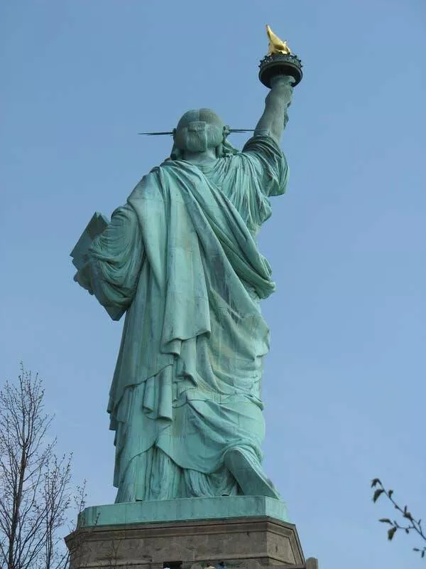 Merveilles stupefiantes des images incroyables et fascinantes - #9 Vue arrière méconnue de la Statue de la Liberté