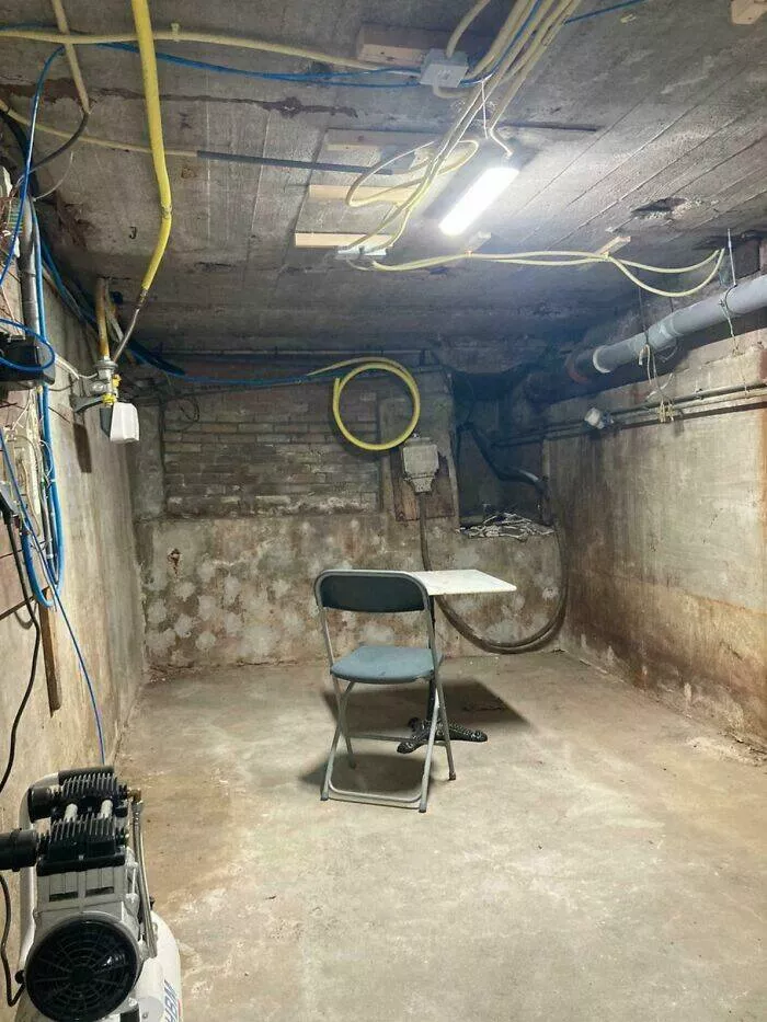 Toxic workplaces exposed through unbelievable photos - #16 Company Replaces Toilet Paper With The Cheapest Option Possible