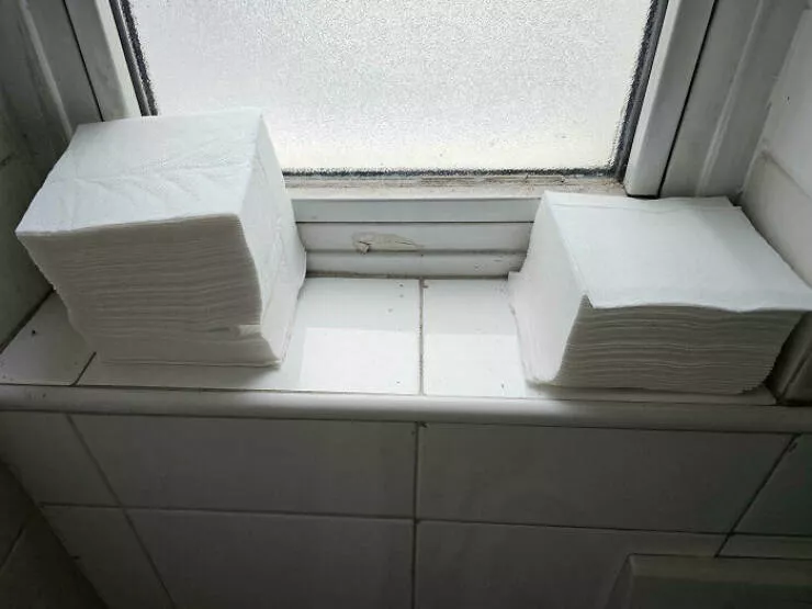 Environnements de travail toxiques captures en photos choquantes - #17 Femme enceinte obligée de côtoyer un collègue malade