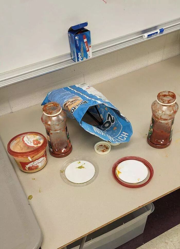 Toxic workplaces exposed through unbelievable photos - #37 Cinco De Mayo Teacher “Appreciation” Was Just A Nacho Bar