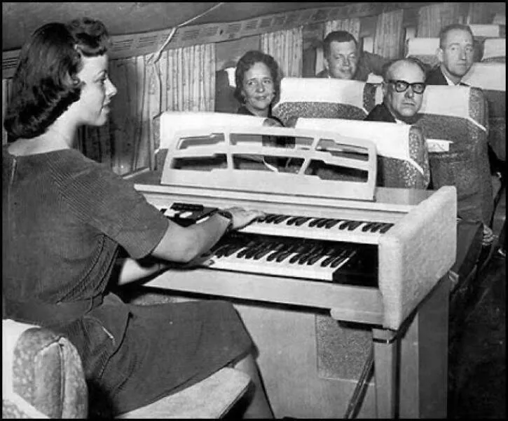 Old school moments that didnt age well - #29 1959 Northwest Airlines Terminal Organist Entertained Travelers