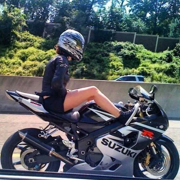 Voir le resultat de la combinaison moto filles sexy