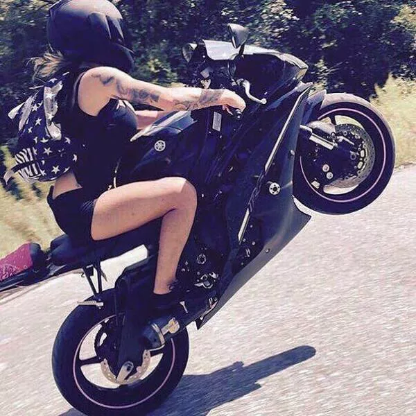 Voir le resultat de la combinaison moto filles sexy