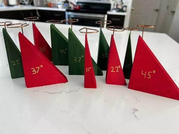 Internet reste un grand nimporte quoi hilarant - #11 On a toujours ri du mot “Angles” sur cette boîte de Noël