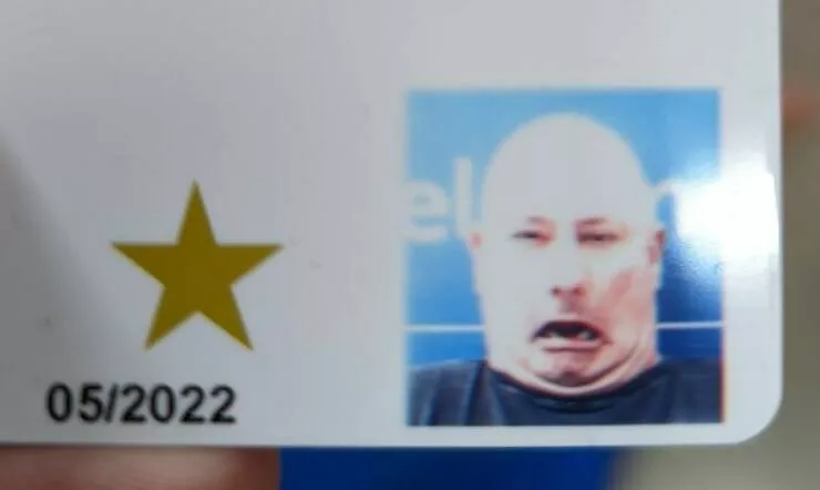 Internet reste un grand nimporte quoi hilarant - #18 J’ai éternué sur la photo de carte Costco… ils l’ont gardée