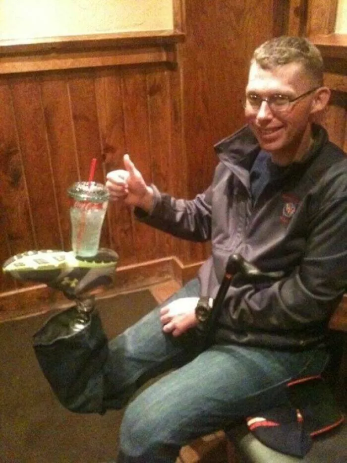 Internet reste un grand nimporte quoi hilarant - #24 Vétéran recycle sa jambe artificielle de façon légendaire