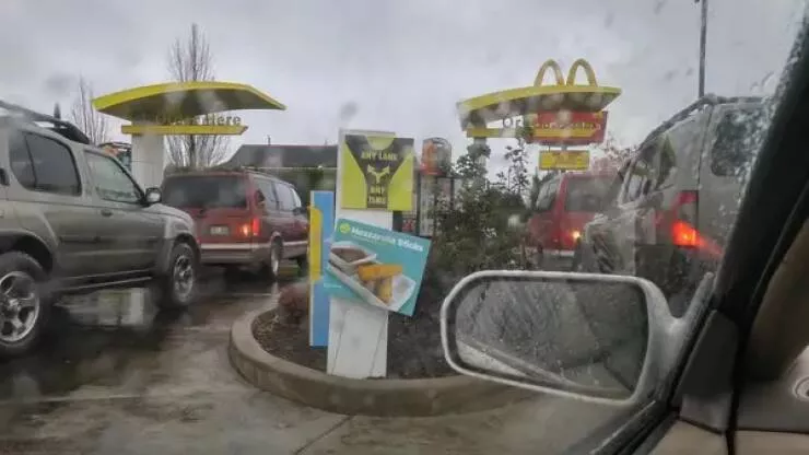 Strange real life coincidences you wont believe - #15 Two Drive-Throughs, Identical Cars—At The Same Time