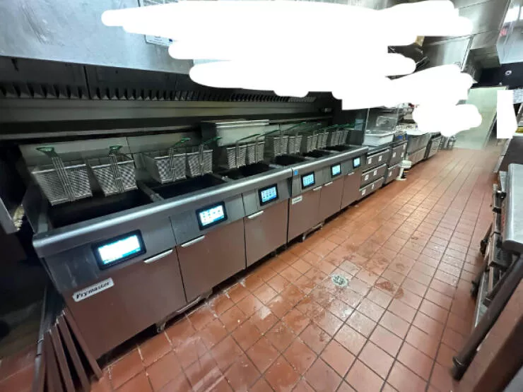 Quand les journees tournent au cauchemar - #8 120 000 $ de friteuses tactiles détruites en une semaine à cause d’une pompe