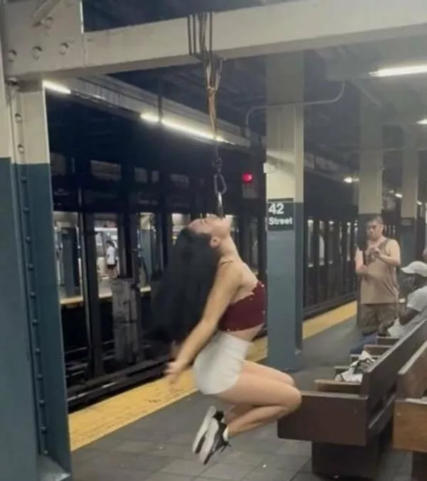 The craziest moments ever caught in subways - #14 