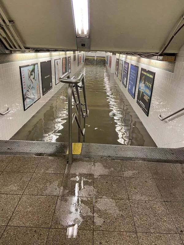 The craziest moments ever caught in subways - #30 