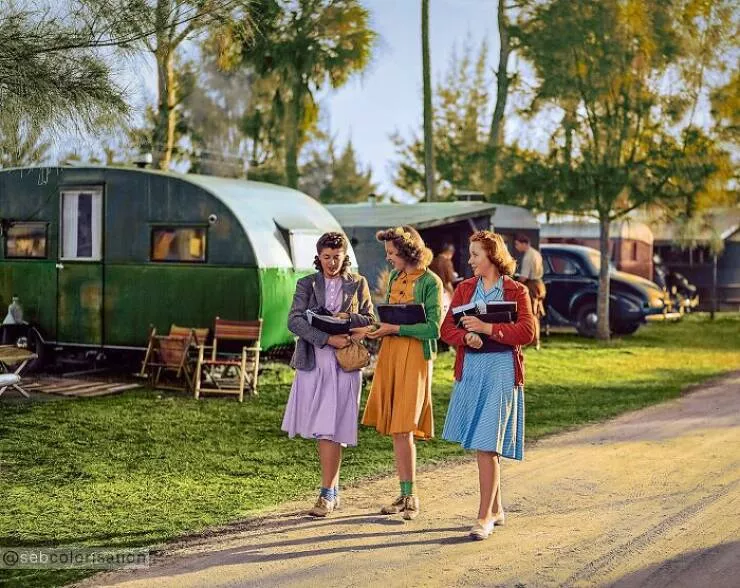 History brought back to life in vivid color - #43 School Kids Return To Trailer Park In Sarasota, Florida, 1941 History brought back to life in vivid color - #43 School Kids Return To Trailer Park In Sarasota, Florida, 1941