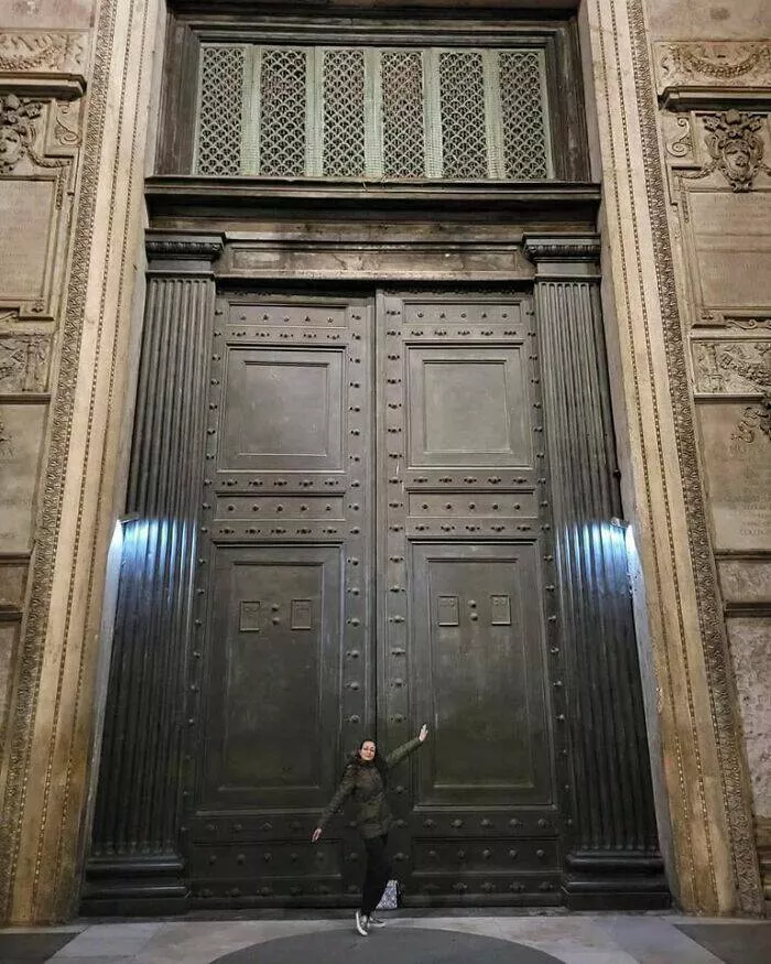 Decouvertes archeologiques qui defient le temps - #17 Portes en bronze romaines du Panthéon à Rome, datées de 115 apr. J.-C.