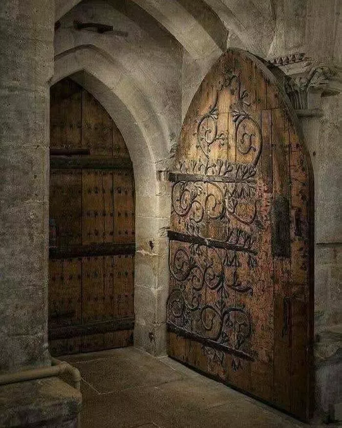 Mind blowing archaeological finds that changed history - #19 Wells Cathedral’s Medieval Door, Built In The 1100s, Somerset UK
