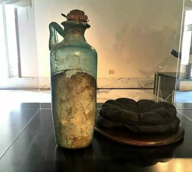 Mind blowing archaeological finds that changed history - #32 Pompeii’s 2,000-Year-Old Sealed Olive Oil Still Intact Mind blowing archaeological finds that changed history - #32 Pompeii’s 2,000-Year-Old Sealed Olive Oil Still Intact