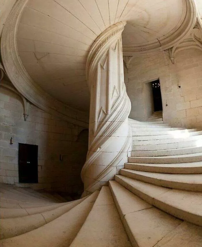 Mind blowing archaeological finds that changed history - #4 Da Vinci’s Spiral Staircase Design From 1516—A Genius In Stone