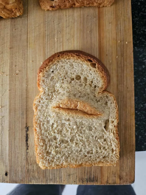 Striking photos youll instantly want to show others - #19 Slice Of Bread With Lip-Like Shape Striking photos youll instantly want to show others - #19 Slice Of Bread With Lip-Like Shape