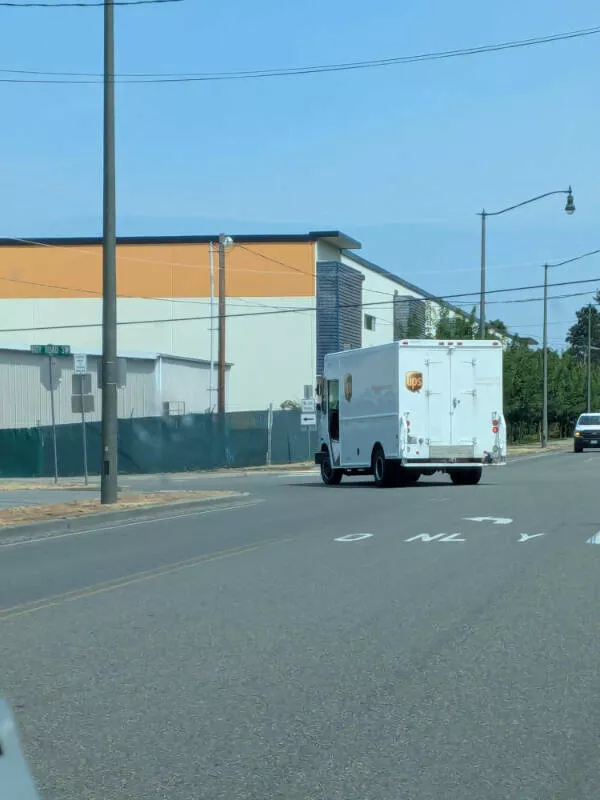 Striking photos youll instantly want to show others - #20 Rare Albino UPS Truck Spotted Striking photos youll instantly want to show others - #20 Rare Albino UPS Truck Spotted