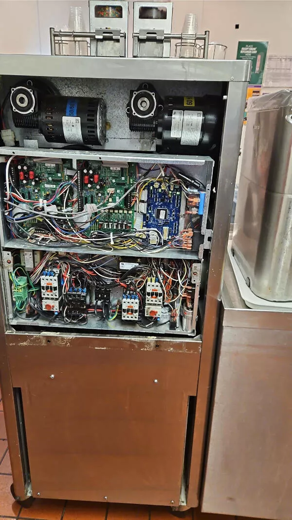 Striking photos youll instantly want to show others - #7 Inside A McDonald's Ice Cream Machine Striking photos youll instantly want to show others - #7 Inside A McDonald's Ice Cream Machine