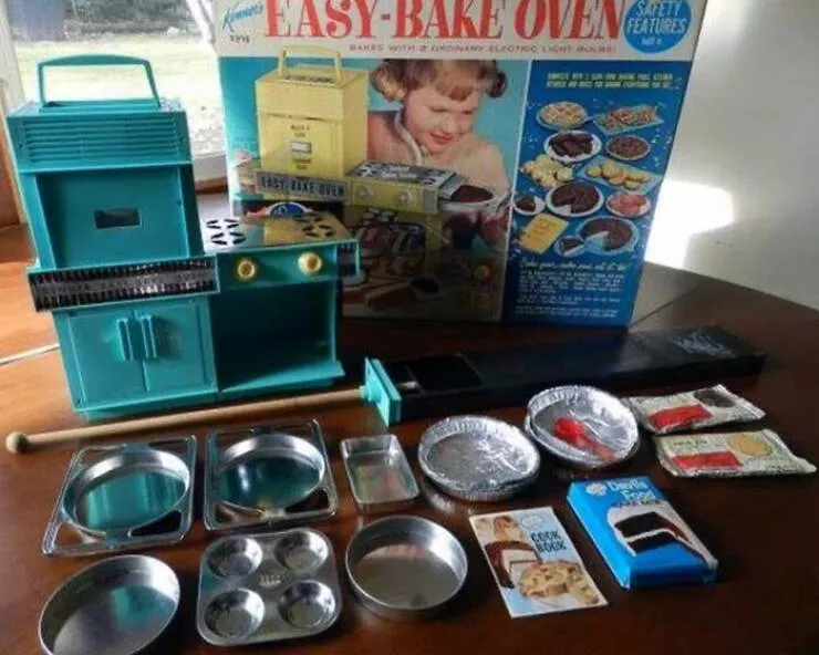 Vintage items that were all the rage back then - #15 The Easy Bake Oven Toy That Many Kids Dreamed Of