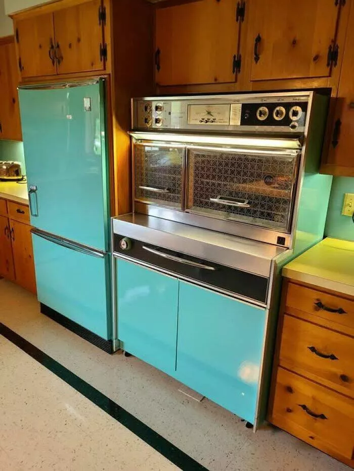 Vintage items that were all the rage back then - #2 Retro Frigidaire Flair Aqua Range and Matching Fridge by GM
