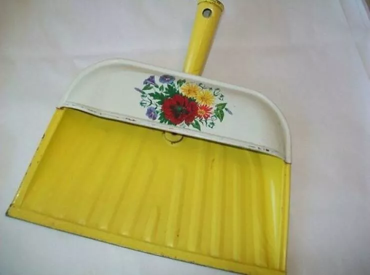 Vintage items that were all the rage back then - #27 Vintage Clip-On Dustpan That Attached to the Broom