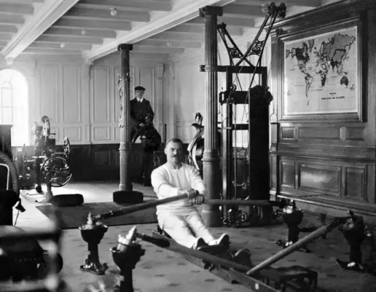 Pictures that speak beyond looks - #10 Titanic’s Gym Had an Elegant Rowing Machine