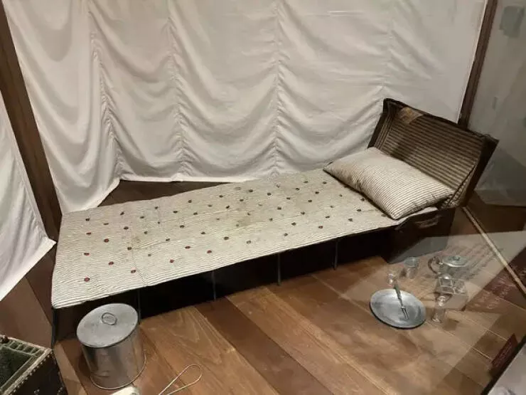 Pictures that speak beyond looks - #19 George Washington’s Fold-Out Bed During the Revolutionary War Was Compact and Practical