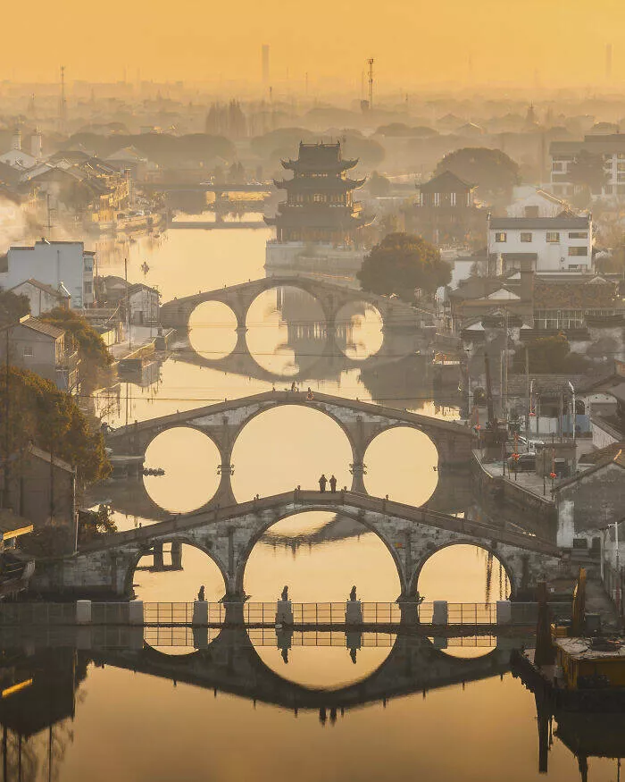 Award winning aerial shots of 2025 - #3 Vitaly Golovatyuk from Russia photographed a daring moment on a bridge Award winning aerial shots of 2025 - #3 Vitaly Golovatyuk from Russia photographed a daring moment on a bridge